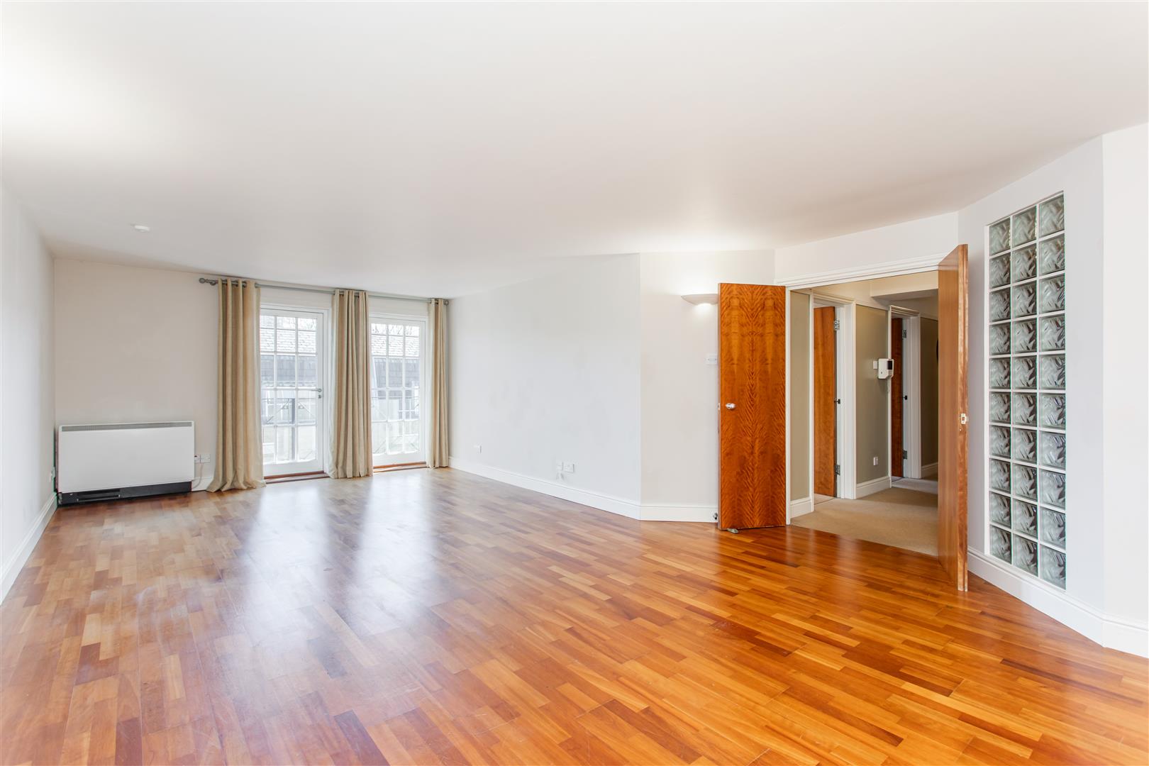 2 bed property in Hanover Place, Mile End